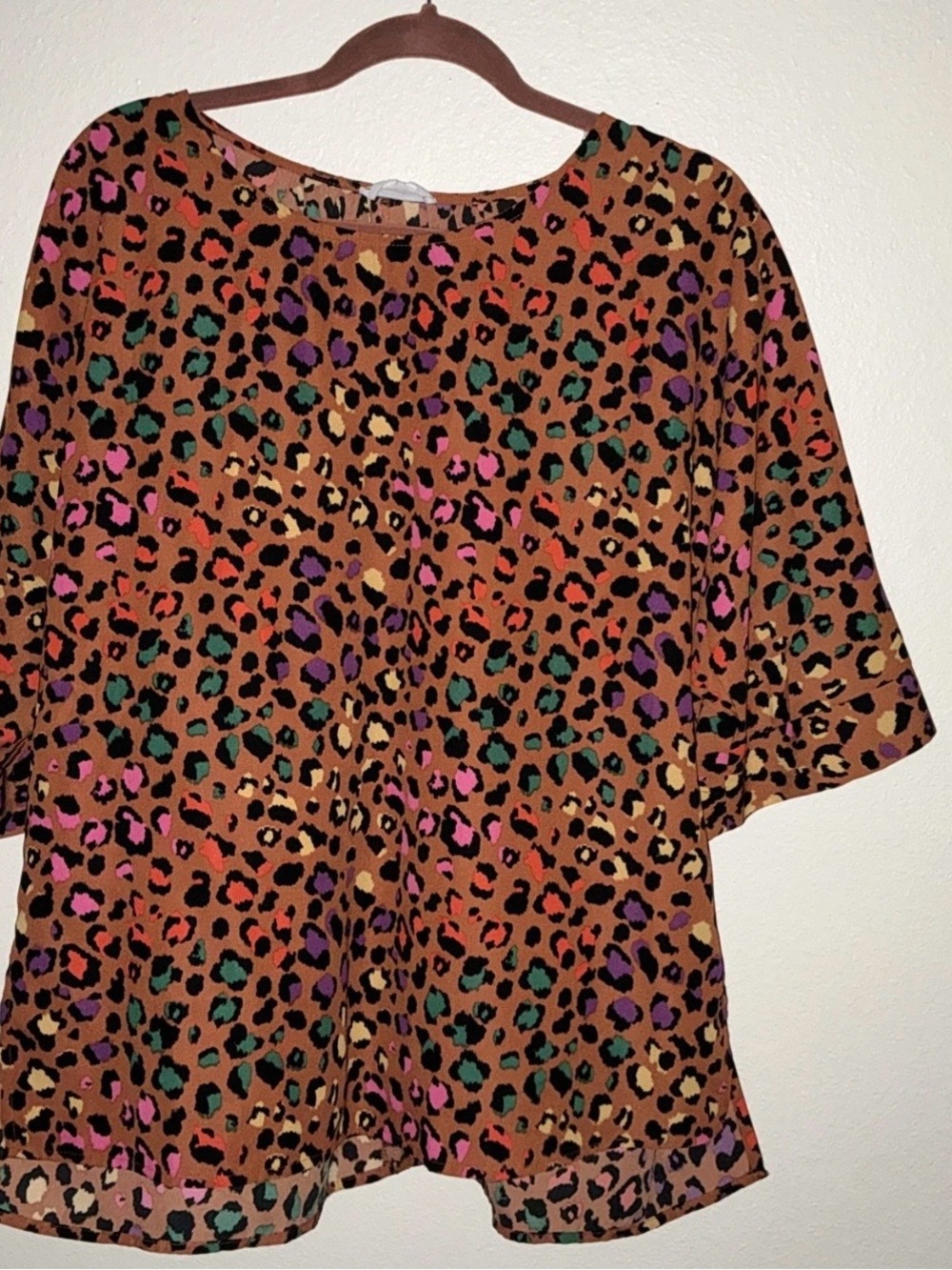 Brown Leopard-Print Short Sleeve Blouse with Multicolor Spots